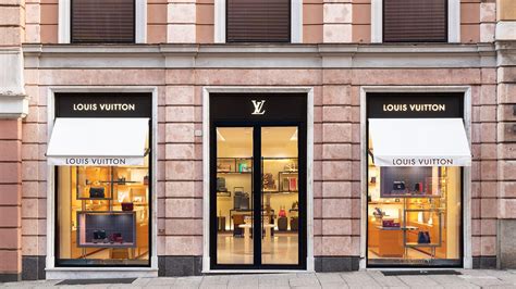 Louis Vuitton Genova Store in Genova, Italia .